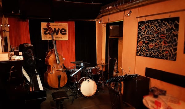 ZWE Wien: Das Kaffeehaus, das aus Versehen Wiens beste Jam-Session wurde